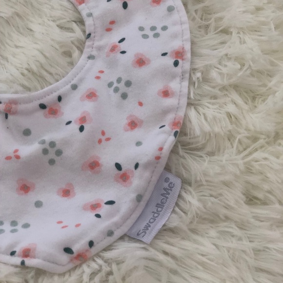 3 baby bibs - Picture 3 of 9